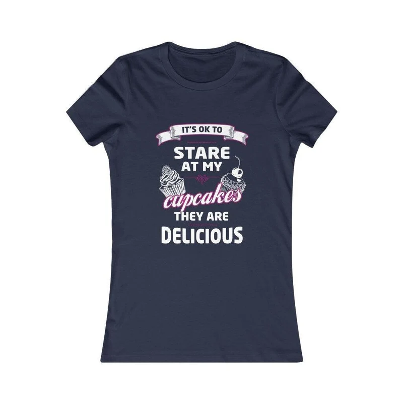 C’est OK de regarder mes cupcakes, ils sont délicieux tee-shirt préféré des femmes, chemise humoristique, chemise best-seller, grand cadeau drôle pour elle