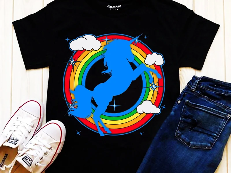 Licorne et nuages ​​arc-en-ciel | T-shirts rétro coucher de soleil, licorne et arc-en-ciel, chemise licorne, chemise d’anniversaire licorne fille, chemise de fête licorne