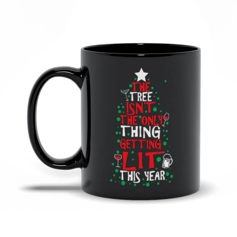 L'arbre n'est pas la seule chose qui s'allume cette année. Tasses noires classiques.