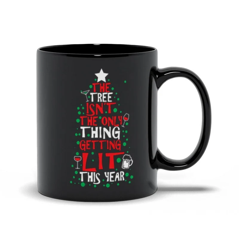L'arbre n'est pas la seule chose qui s'allume cette année. Tasses noires classiques.