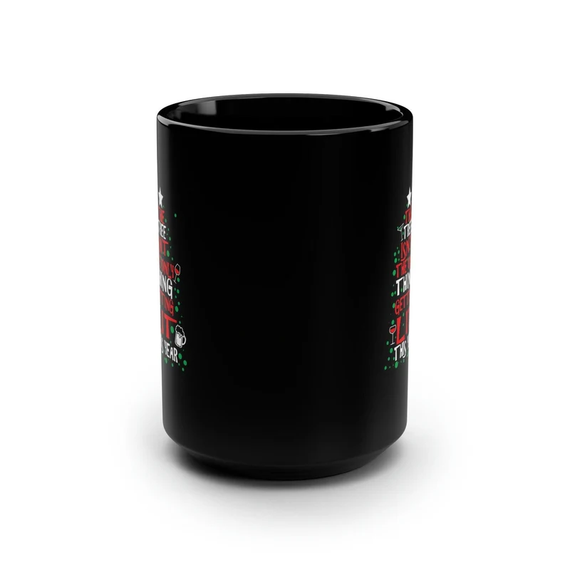 L'arbre n'est pas la seule chose qui s'allume cette année. Tasses noires classiques.
