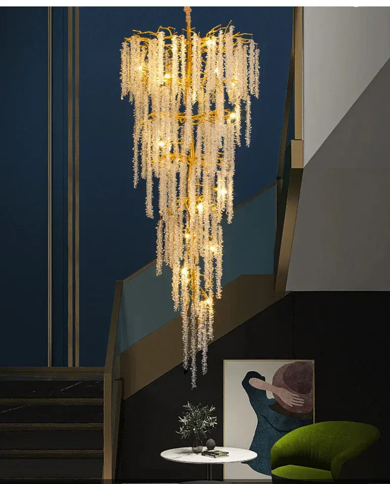 Grand Lustre en Escalier Avec Suspensions en Cristal