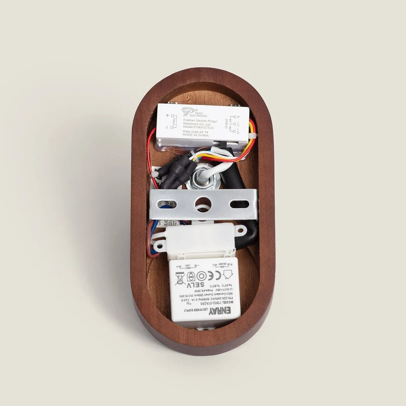 Petit luminaire mural en bois noyer