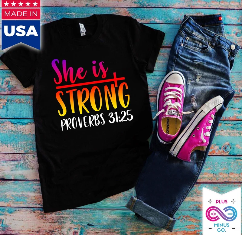Elle est chemise forte, elle est forte, proverbes, chemises chrétiennes, tee-shirt chrétien, chemise Jésus, chemise des Écritures, Girl Power, femmes fortes