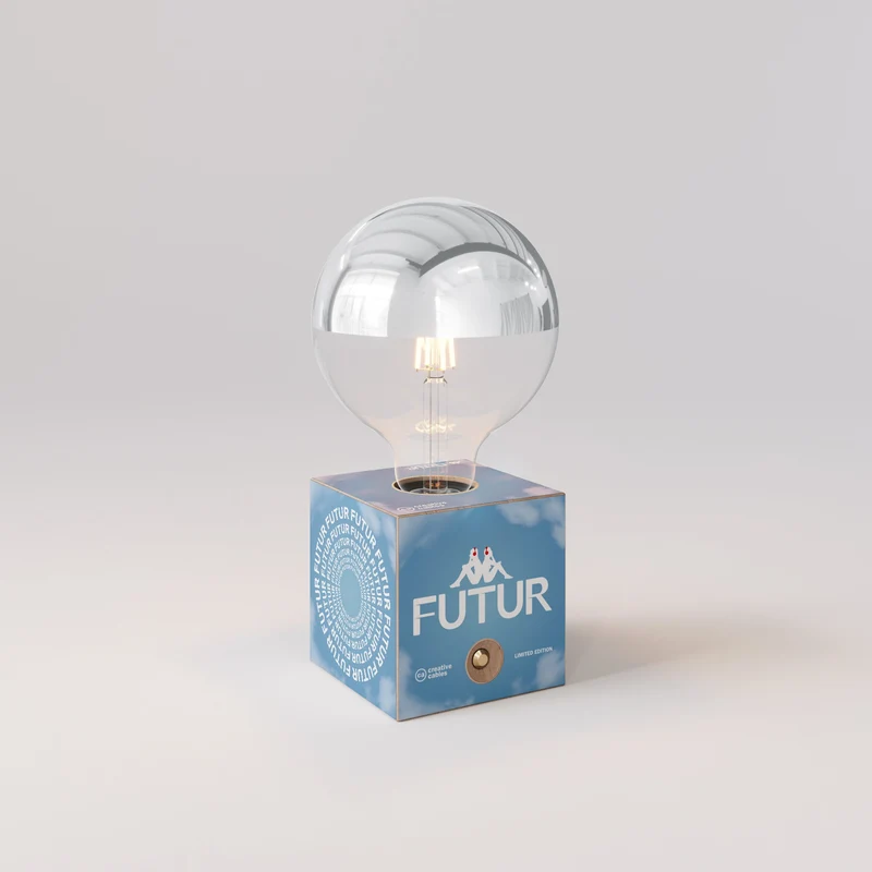 Lampe à batterie Cabless03 « Futur » avec ampoule globe demi-sphère argent - Futur Festival