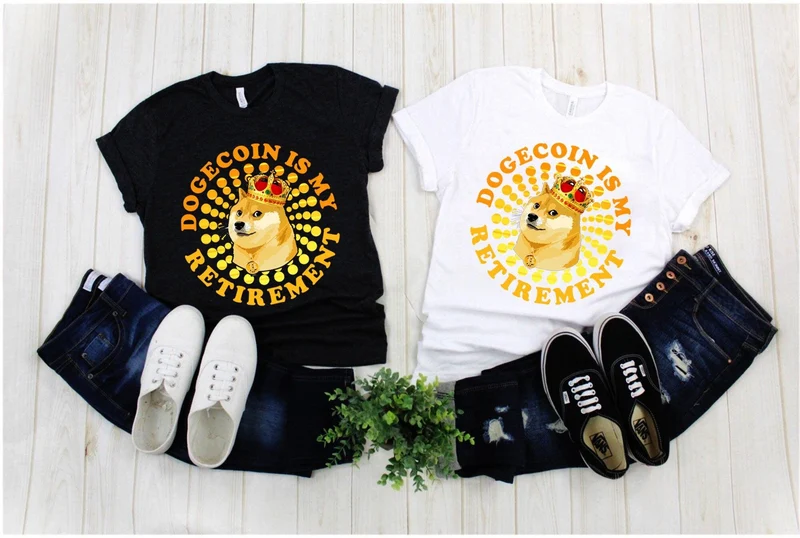 Dogecoin est ma retraite | Points en spirale | T-shirts rétro coucher de soleil, Dogecoin To The Moon