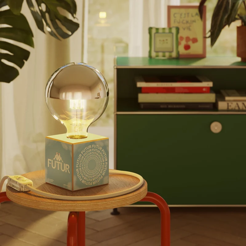 Lampe de table Cubetto « Futur » avec ampoule globe demi-sphère argent - Futur Festival