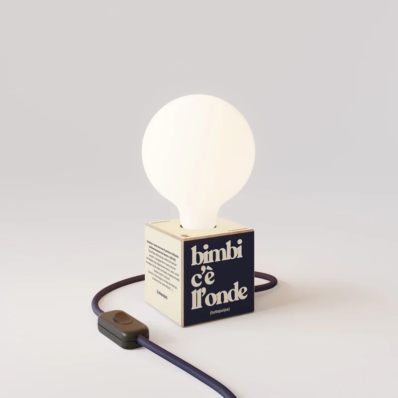Lampe de table Cubetto « Bimbi c’è l’onde » avec ampoule globe effet porcelaine - Tuttapolpa