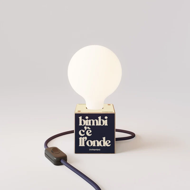 Lampe de table Cubetto « Bimbi c’è l’onde » avec ampoule globe effet porcelaine - Tuttapolpa