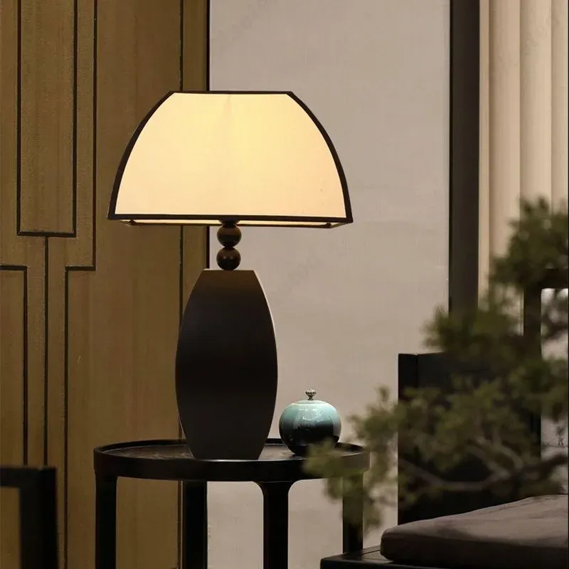 Lampe de Table Noire et Blanche
