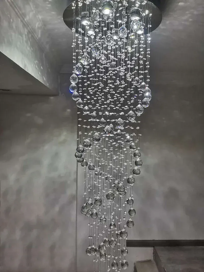 Lustre moderne LED suspendu pour escalier
