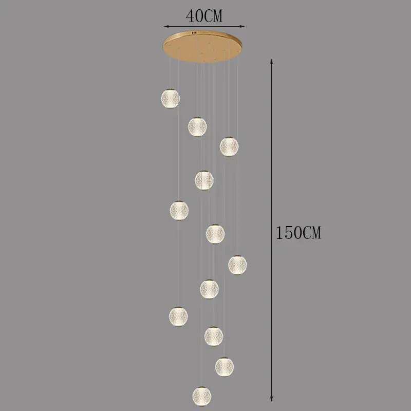 Suspensions design pour escalier de globes en verre