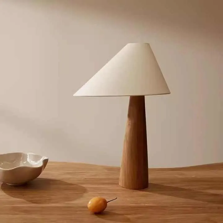 Le Lampadaire en Bois