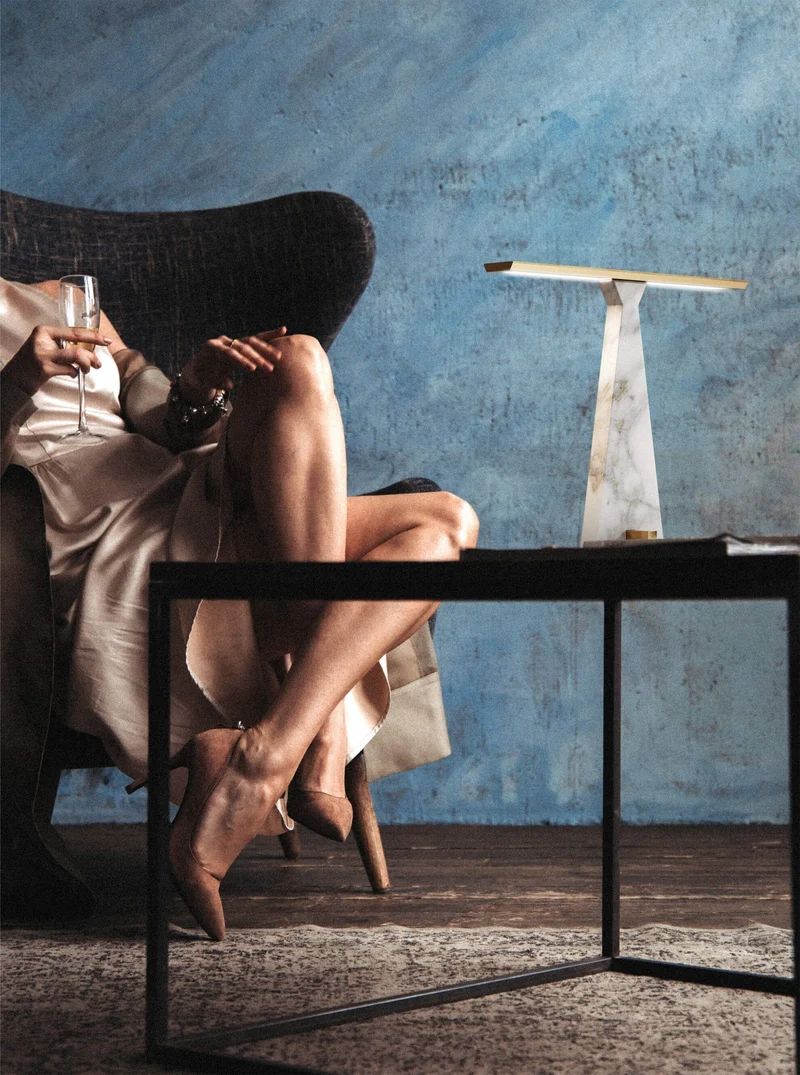 Lampe A Poser Design Transparente