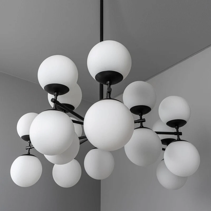 Chandelier noir globes