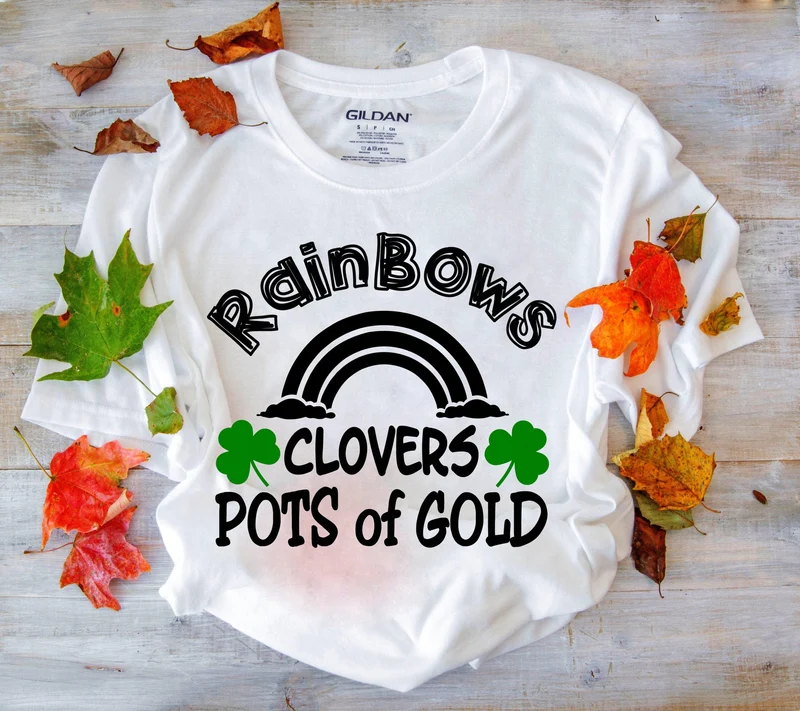 T-shirts arc-en-ciel trèfles pots d'or