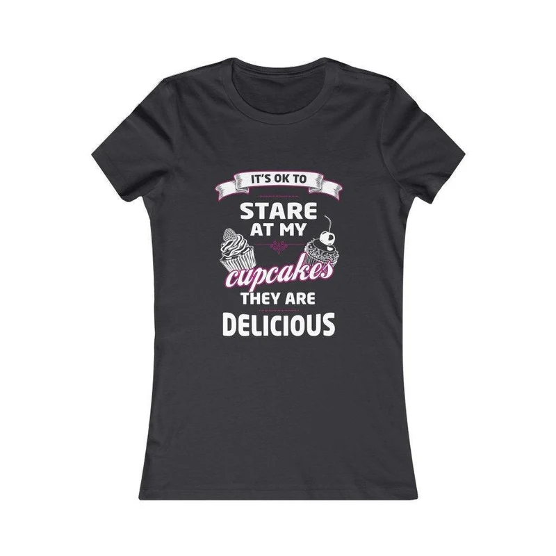 C’est OK de regarder mes cupcakes, ils sont délicieux tee-shirt préféré des femmes, chemise humoristique, chemise best-seller, grand cadeau drôle pour elle