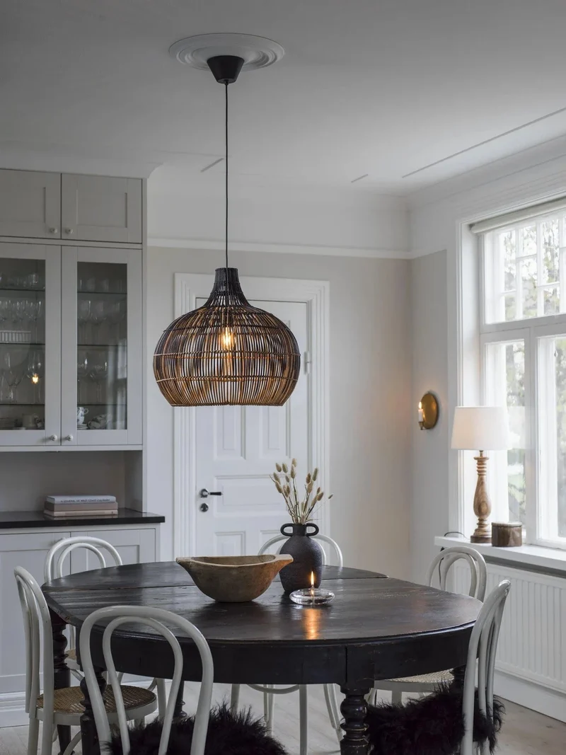 Suspension Boule en Rotin Noir