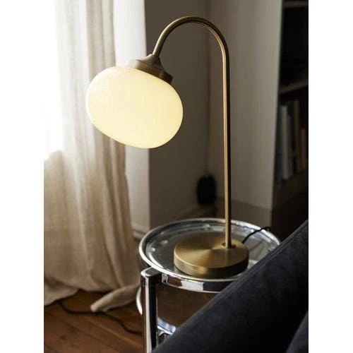 Lampe de salon dorée à poser