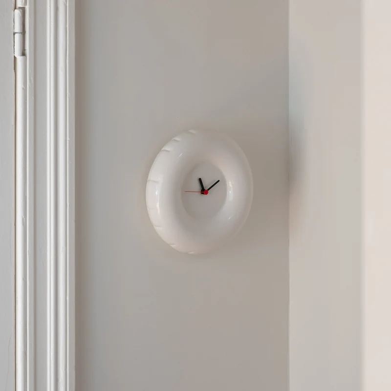 Home Studyo Holly Clock
