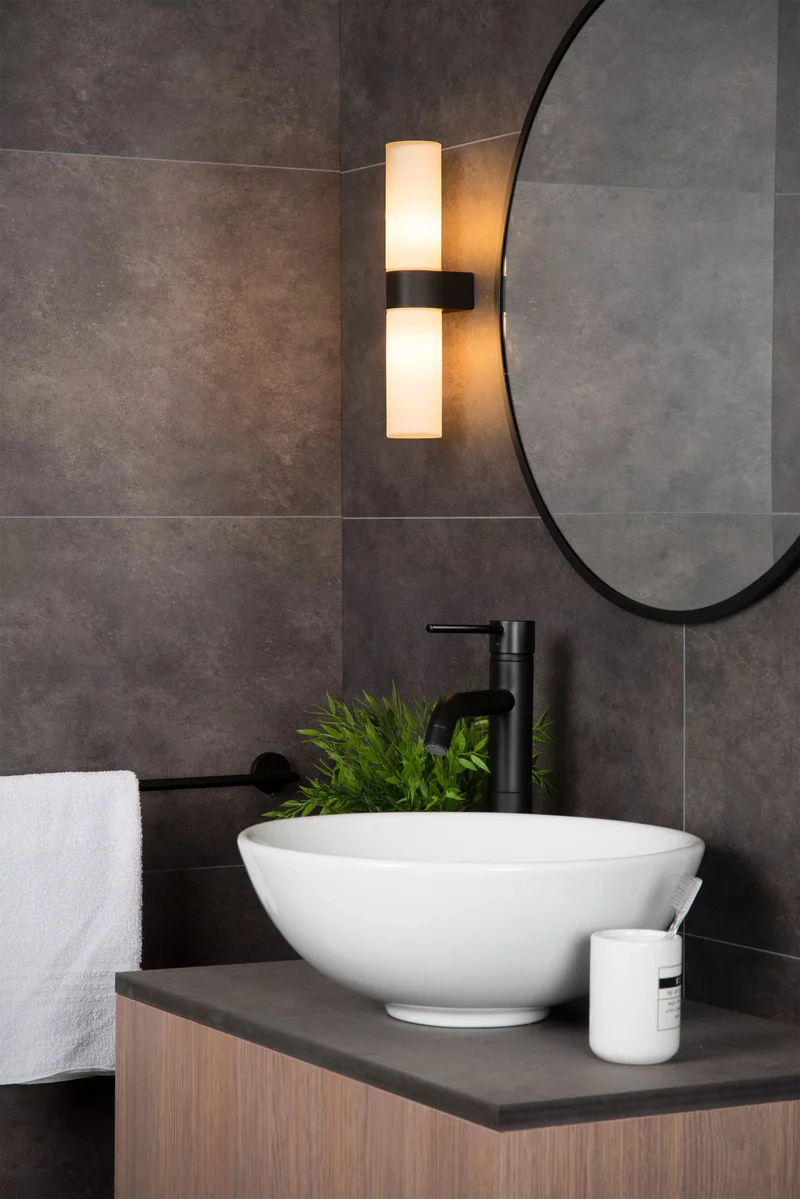 Luminaire mural noir pour salle de bain