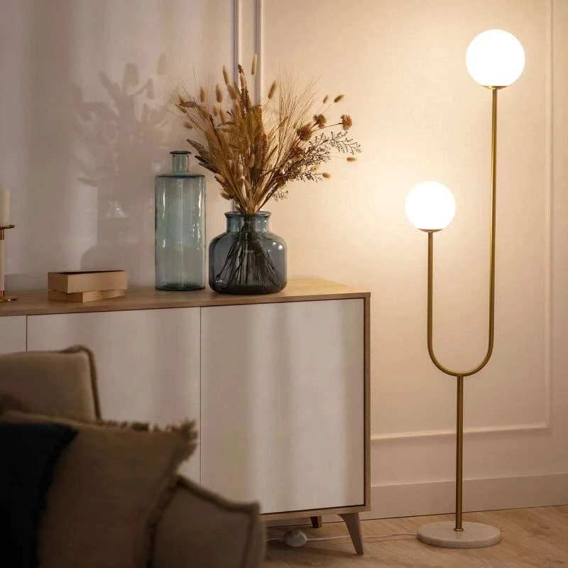 Lampadaire Doré avec 2 Boules Blanches Design Salon