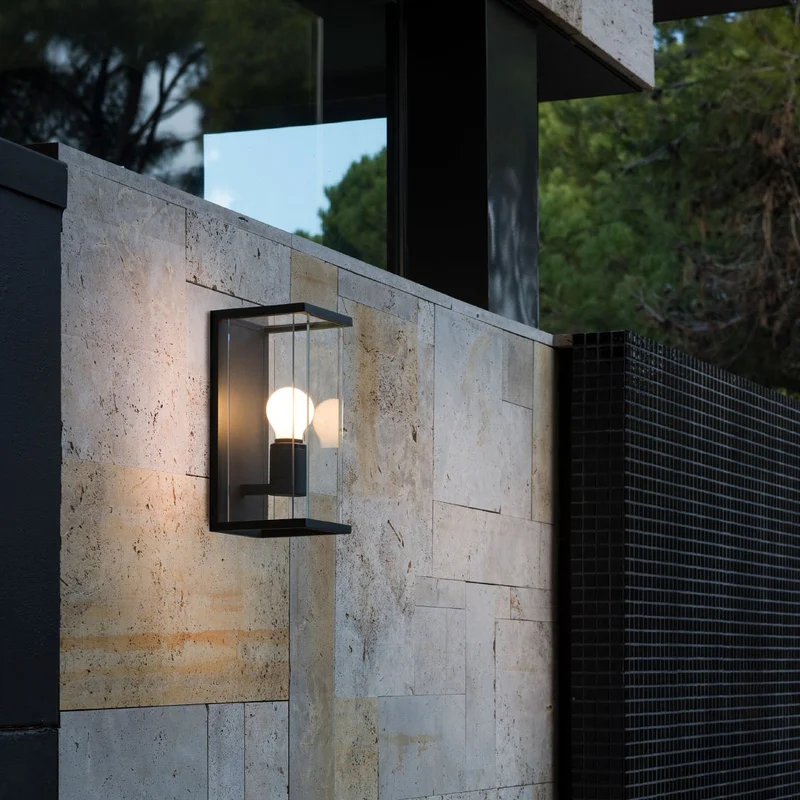 Lantern look outdoor wall lamp