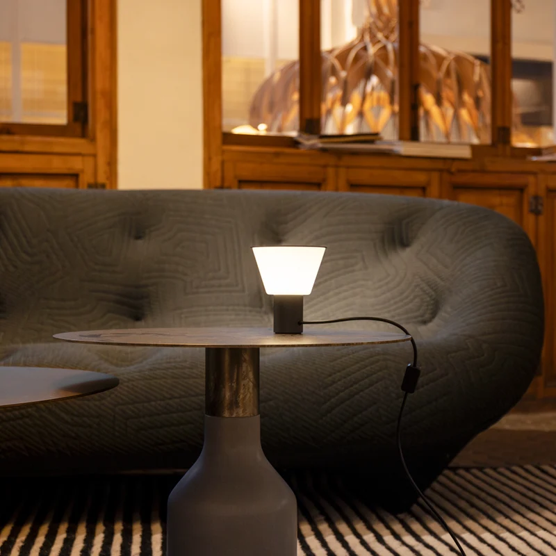 Estiluz Belt Table Lamp