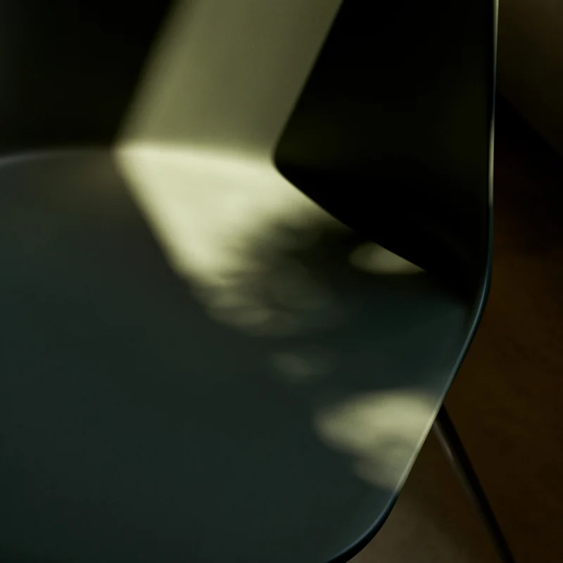 &Tradition Rely Side Chair HW6