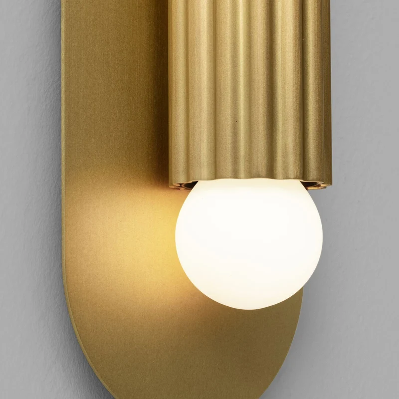 Schwung Vesta Wall Sconce