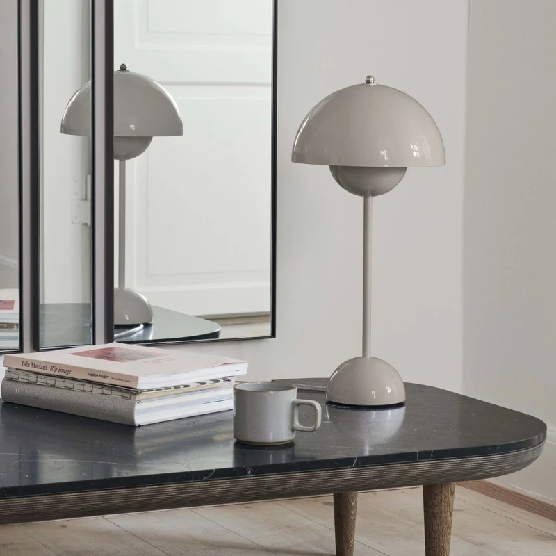 &Tradition Flowerpot VP3 Table Lamp