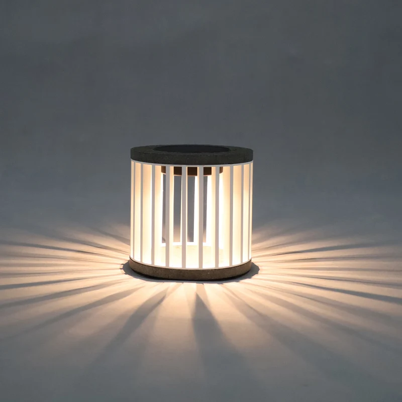 Les Jardins Halo Solar Lamp