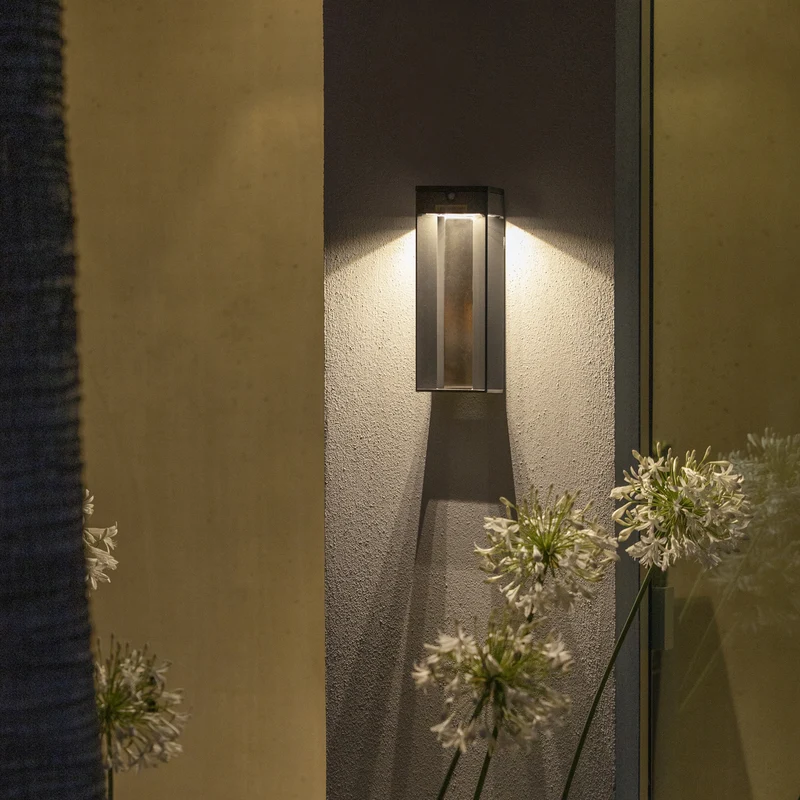 Les Jardins Blade Solar Wall Lamp