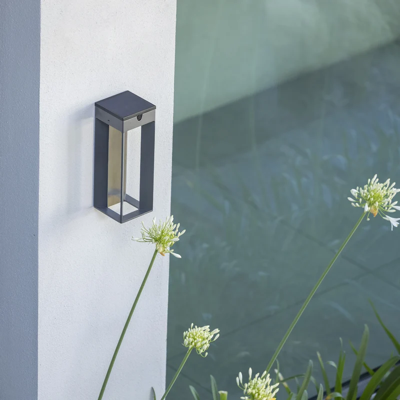 Les Jardins Blade Solar Wall Lamp