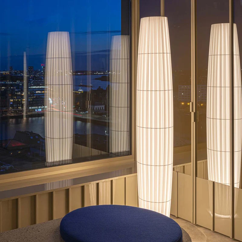 10 HEURES 10 Colonne Floor Lamp