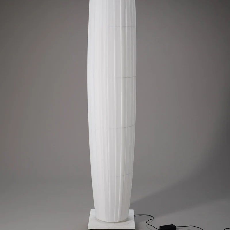 10 HEURES 10 Colonne Floor Lamp