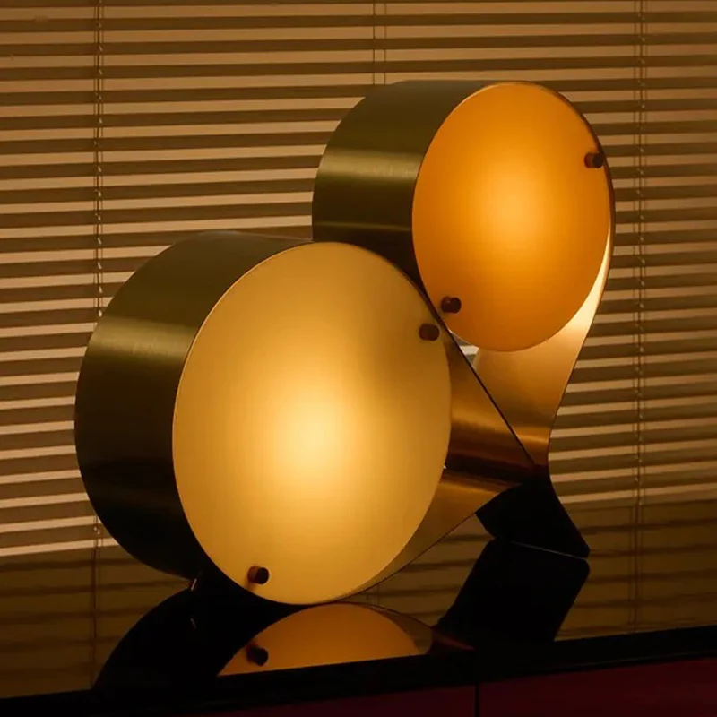 Gubi Coppia Table Lamp