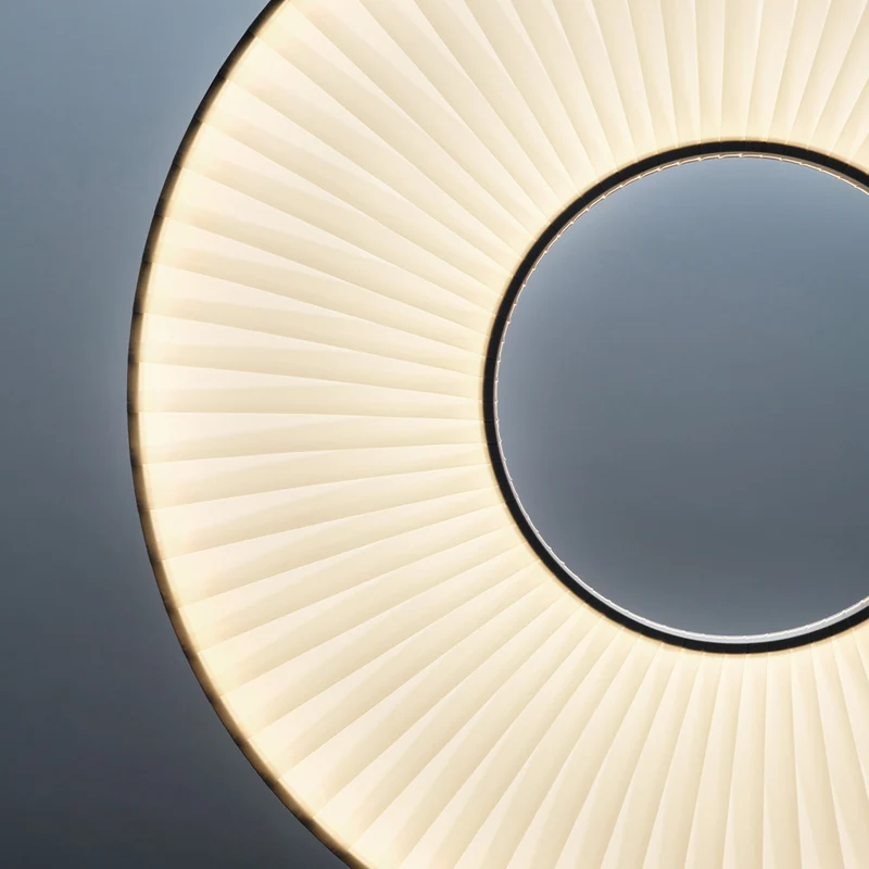 10 HEURES 10 Iris Vertical Pendant Lamp