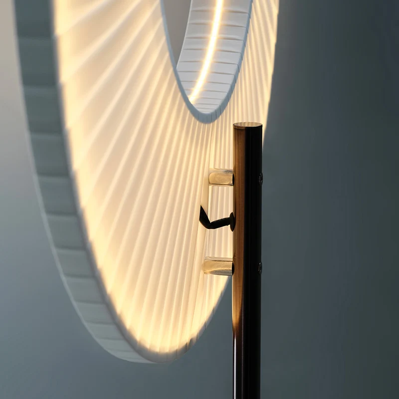 10 HEURES 10 Iris Totem Floor Lamp