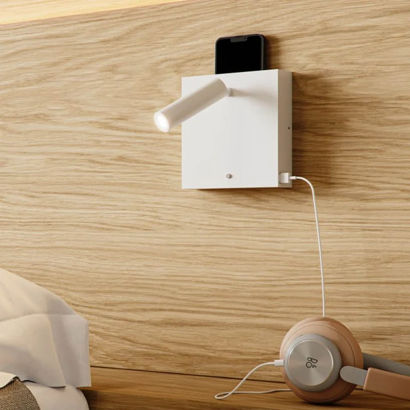 Beneito Faure Sweet Reading Light with 3 Charging Points