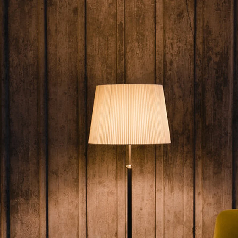 Santa & Cole Pie de Salón Floor Lamp