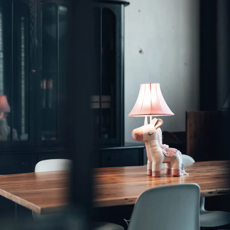 Happy Lamps Elsa Table Lamp