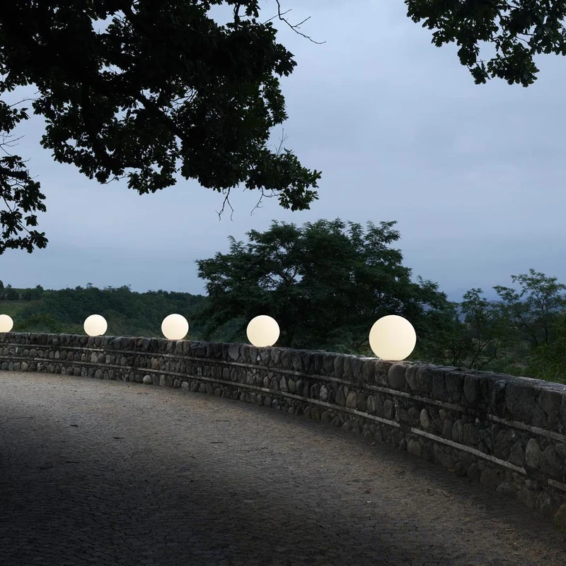 Slide Design Globo Outdoor Floor Lamp