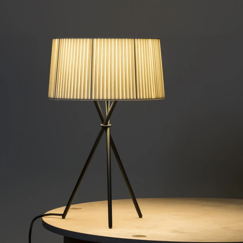 Santa & Cole Trípode Table Lamp