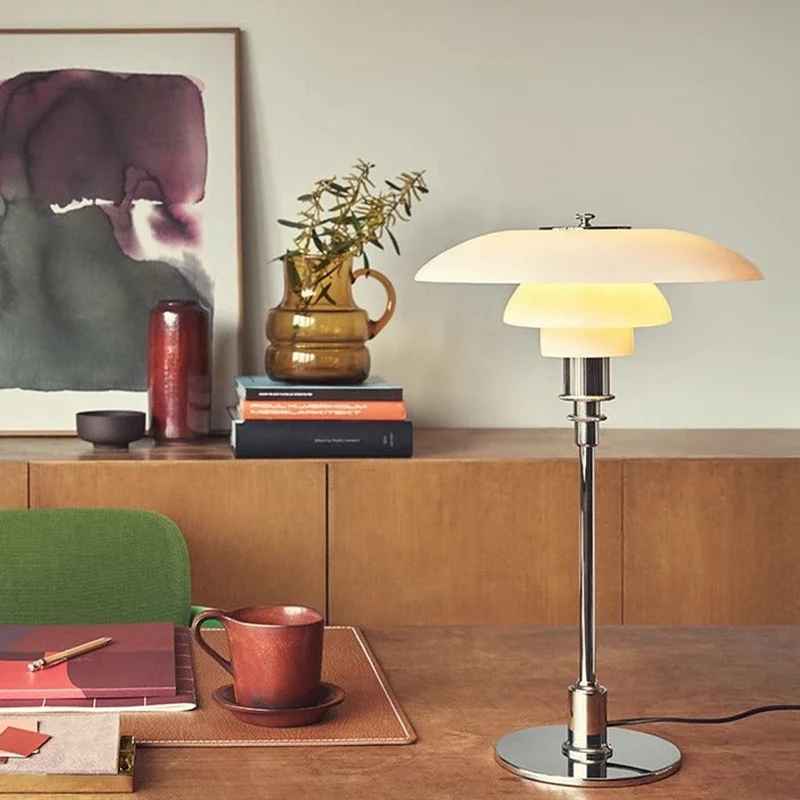 Louis Poulsen PH 3/2 Table