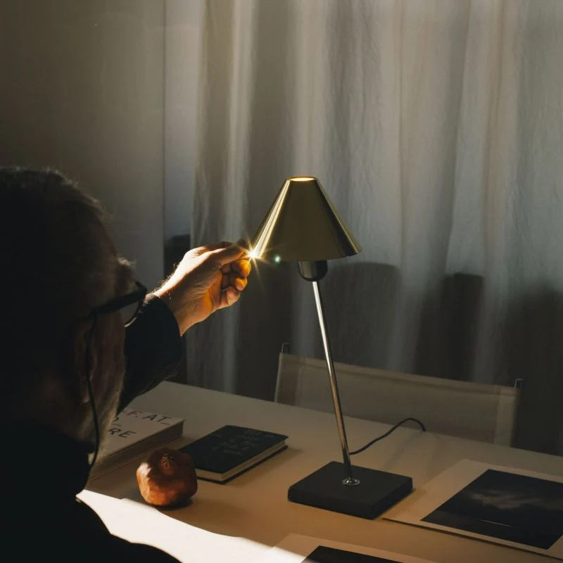 Santa & Cole Gira Table Lamp