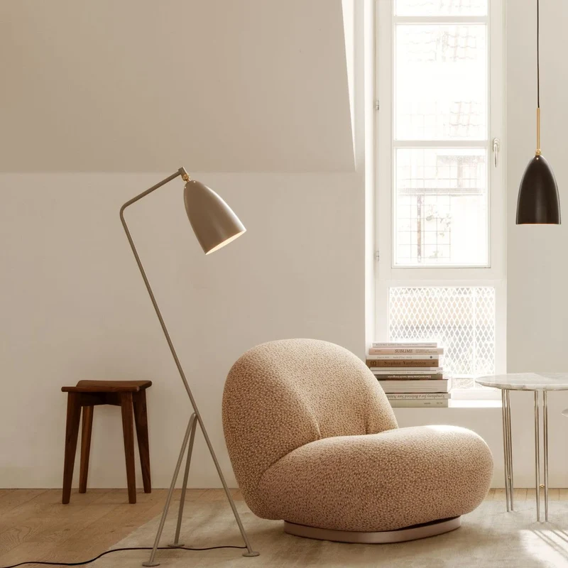 Gubi Gräshoppa Floor Lamp