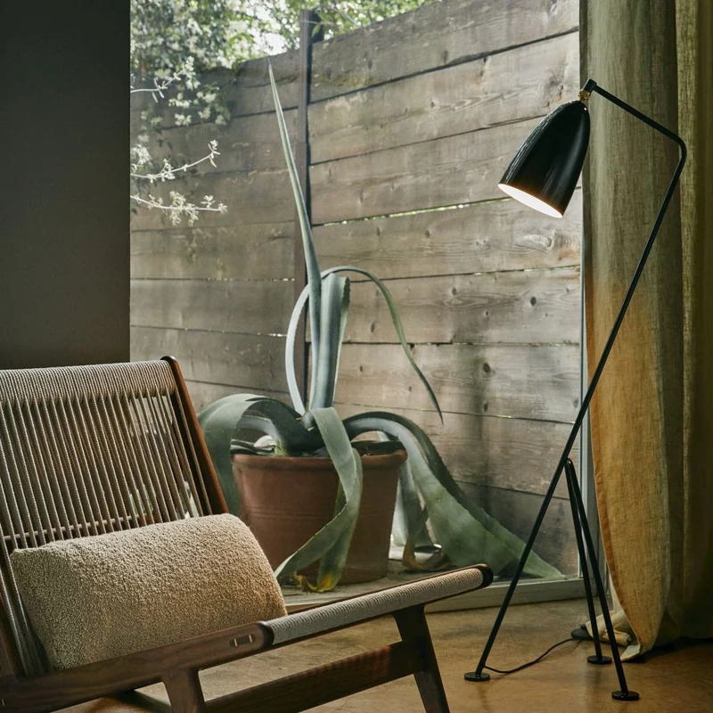 Gubi Gräshoppa Floor Lamp