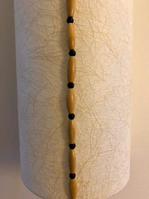 Applique longue papier japonais et cordon de perles en bois